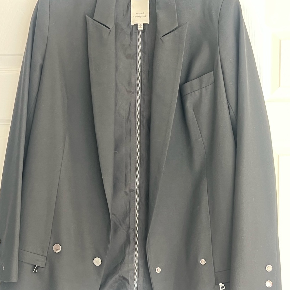 Beautiful detailed blazer.
